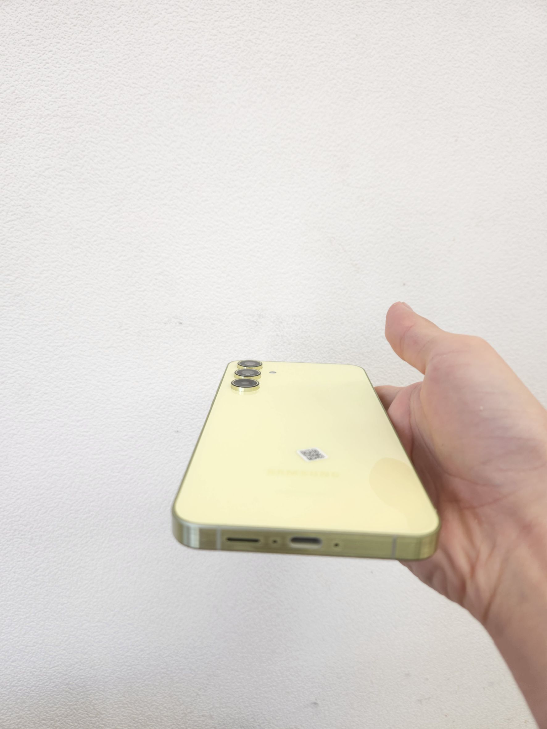 Galaxy A55 5G 128GB イエロー docomo △ 中古 本体のみ 【新宿南口店】