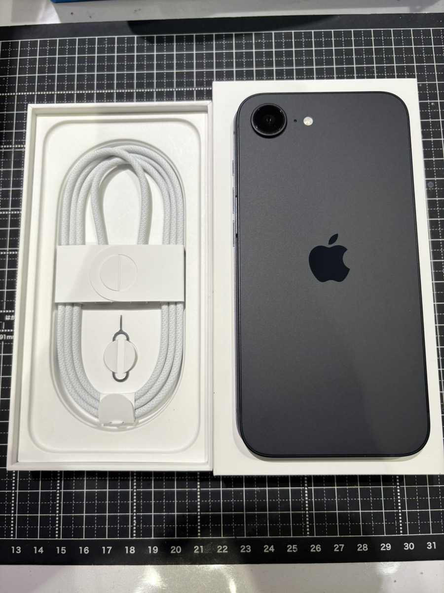iPhone16e 128GB 新品 本体 箱 新品付属品 docomo△【COCO東急プラザ蒲田店】