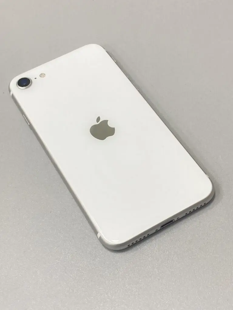 iPhone SE 第二世代　本体　ホワイト 128GB　SIMロックなし iPhoneSE第二世代 128GB docomo○ SIMロックなし 中古本体【平塚