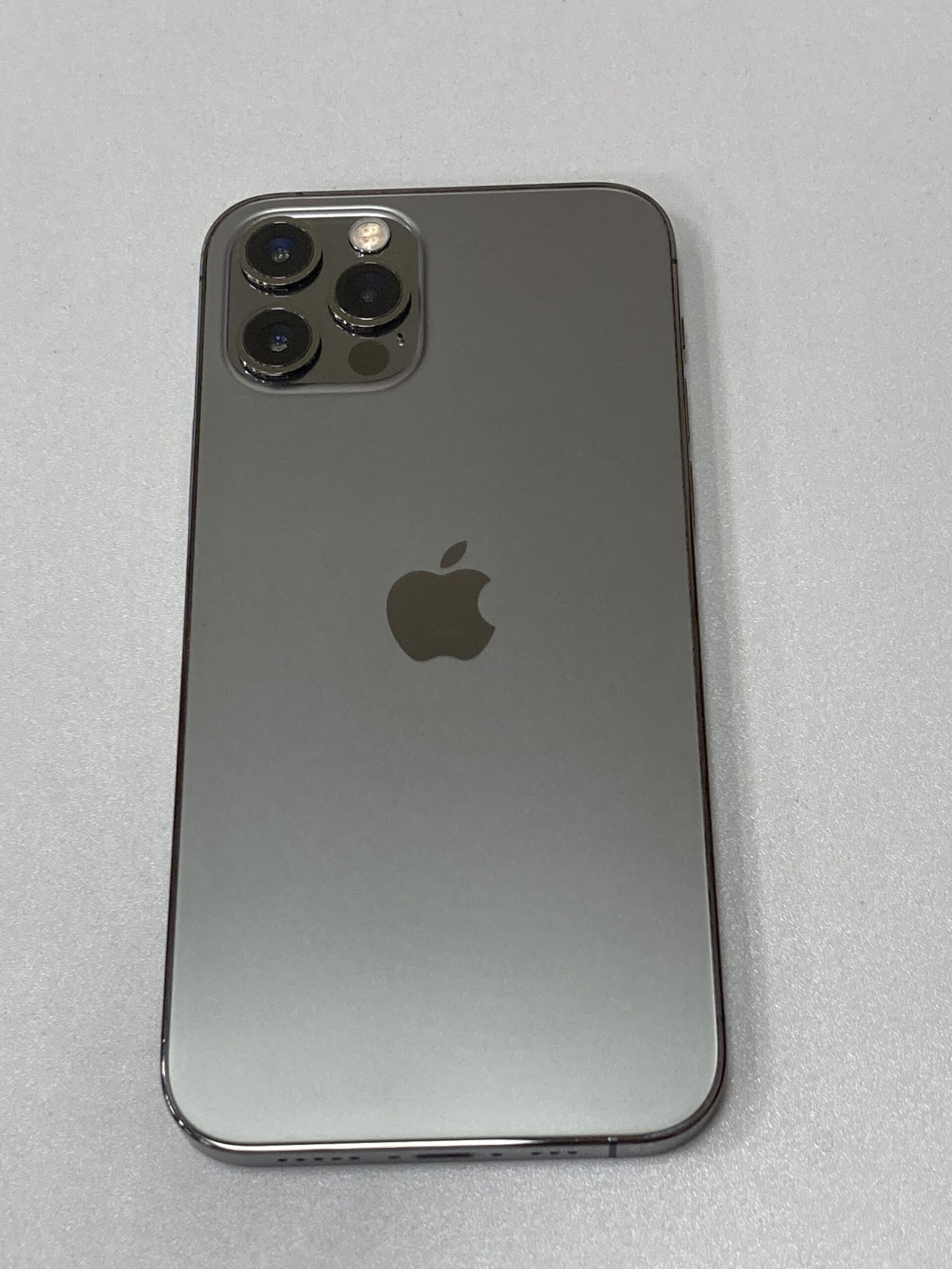 iPhone12Pro 256GB グラファイト 中古 docomo○ SIMロックなし【平塚店】