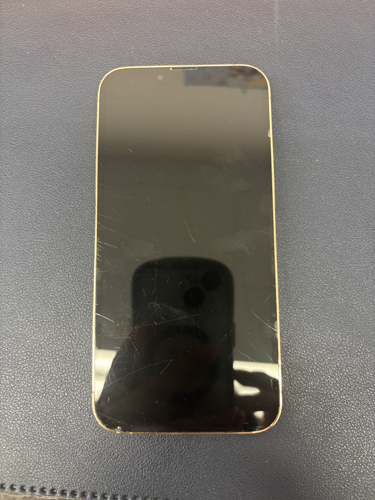 iPhone13Pro 256GB ゴールド SIMフリー 中古 本体のみ 【新宿南口店】