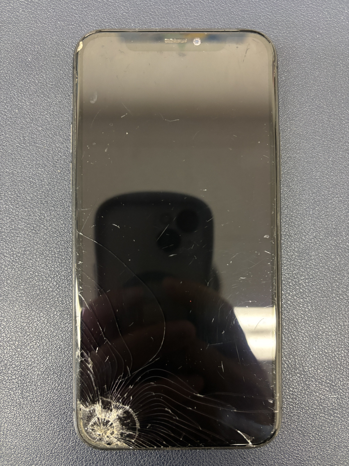 iPhone11Pro 256GB スペースグレイ SIMフリー 中古 本体のみ 【新宿南口店】
