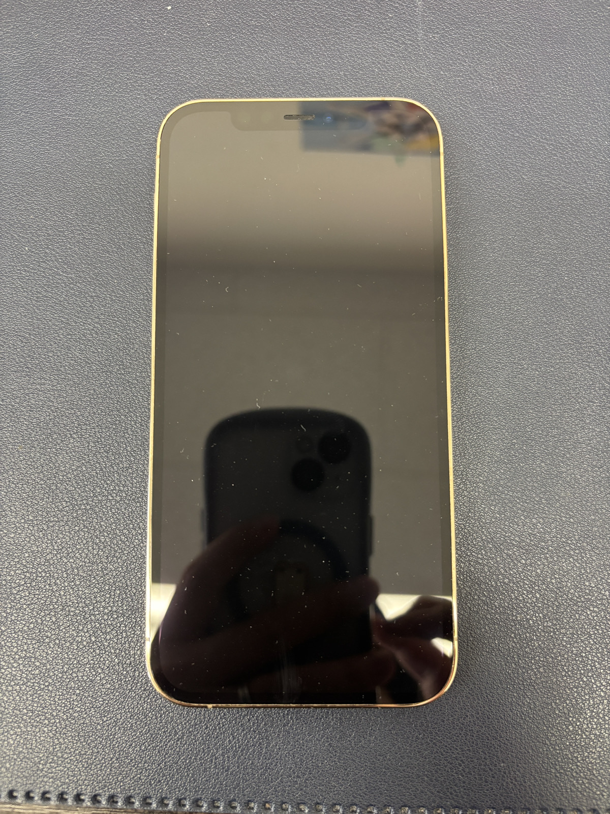 iPhone12Pro 256GB ゴールド docomo ◯ 中古 本体のみ 【新宿南口店】