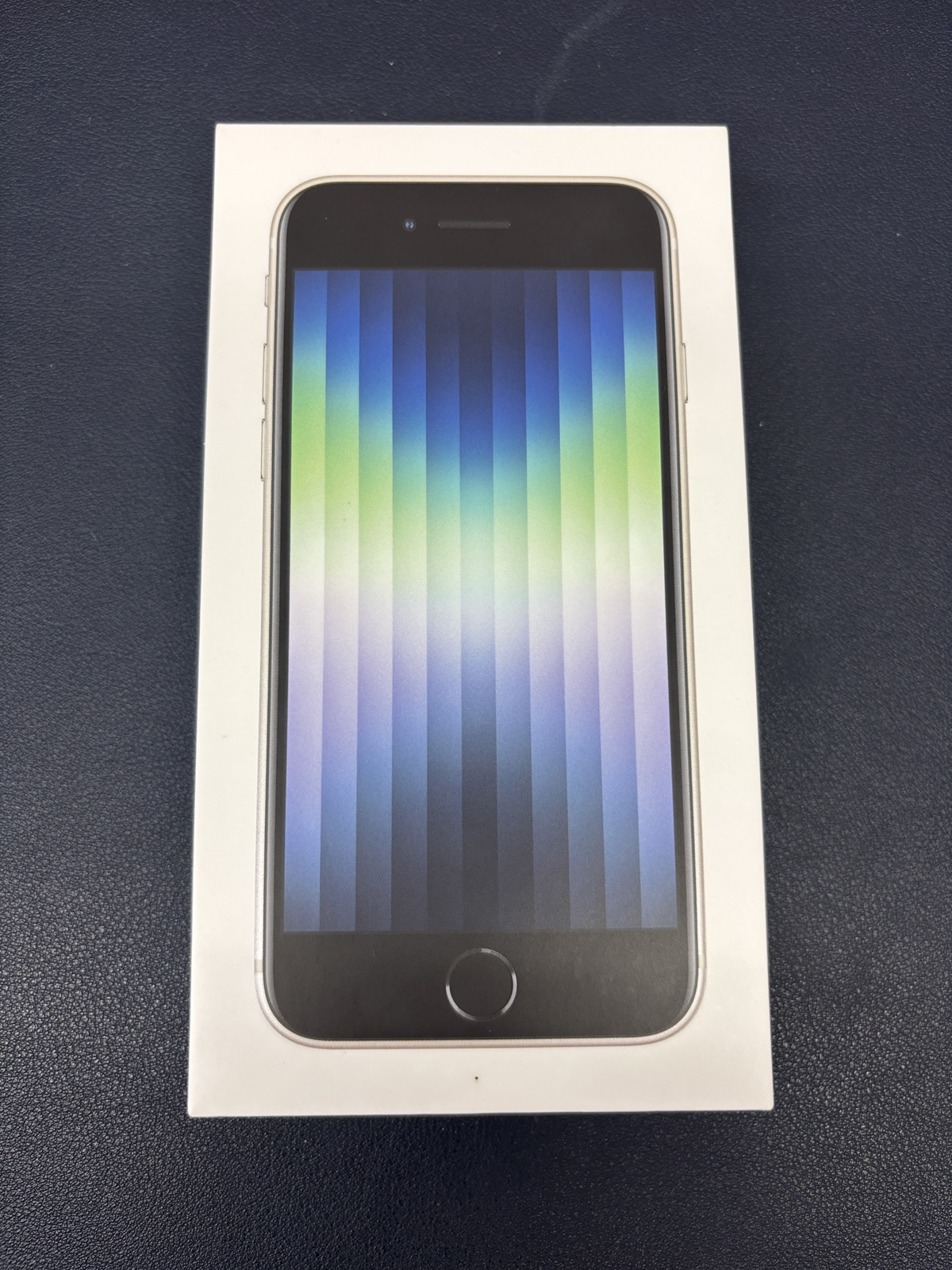 iPhoneSE 第3世代 64GB スターライト au ◯ 中古 箱付属品あり付属品未使用 【新宿南口店】