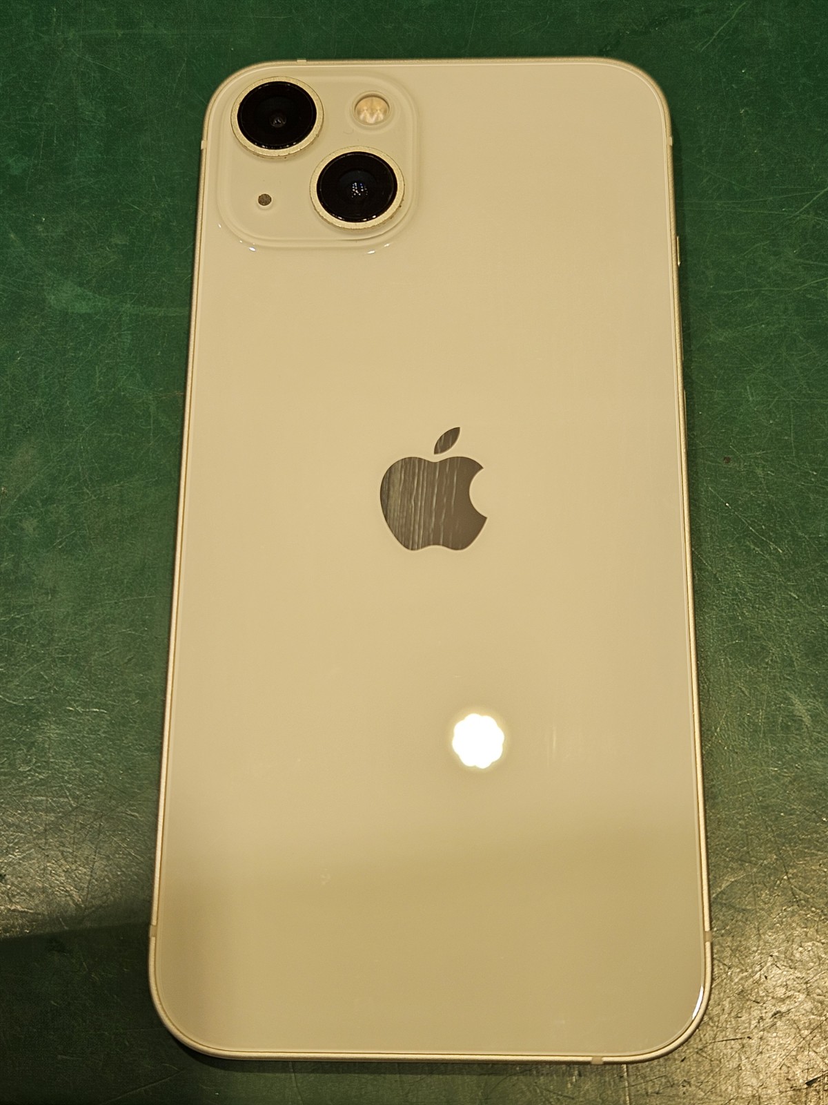 iPhone13 256GB スターライト AppleSIMフリー 中古本体のみ【横浜ビブレ店】