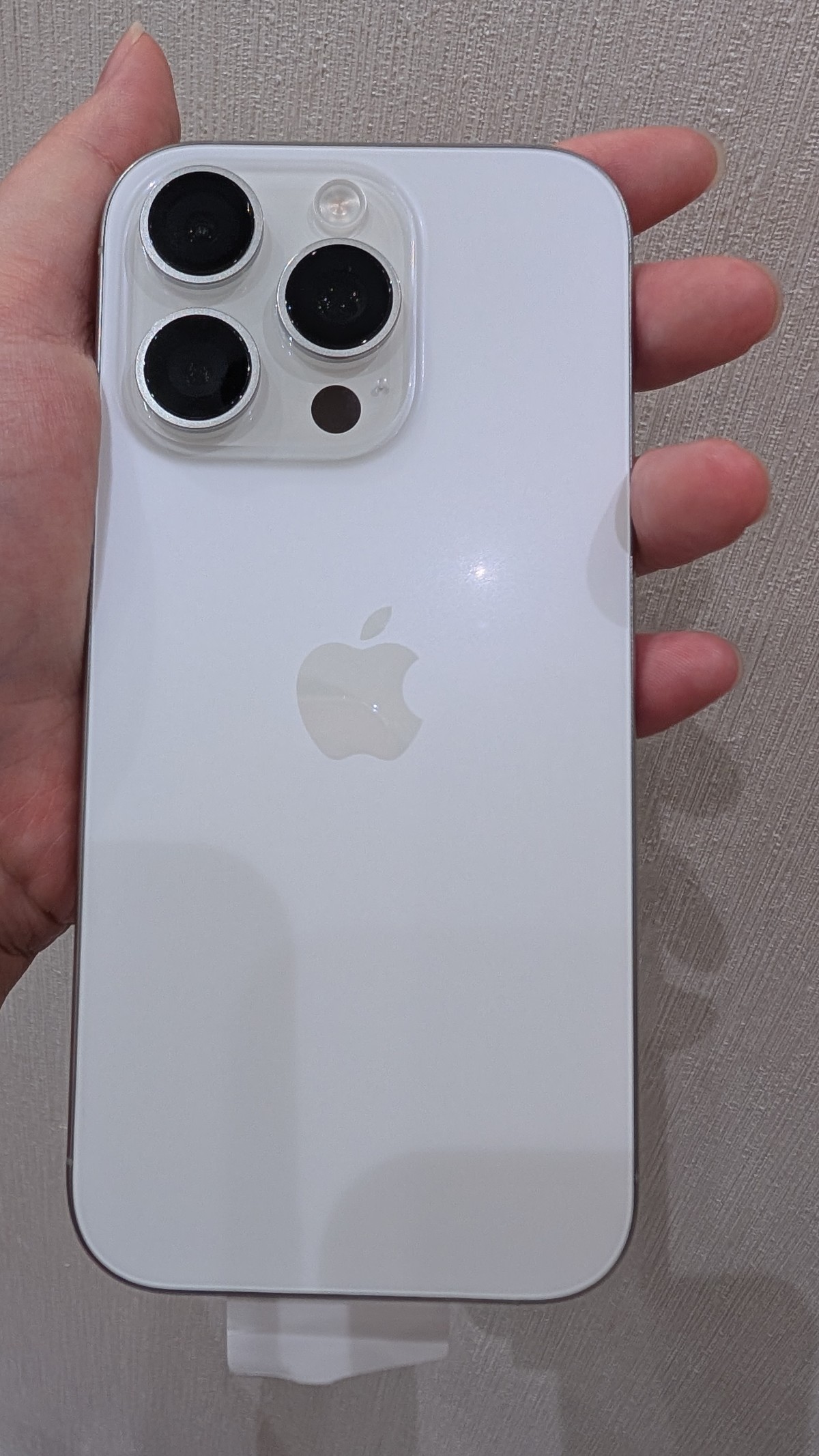 iPhone16Pro 128GB ホワイト docomo△ 開封未使用品【みなとみらいコレットマーレ店】