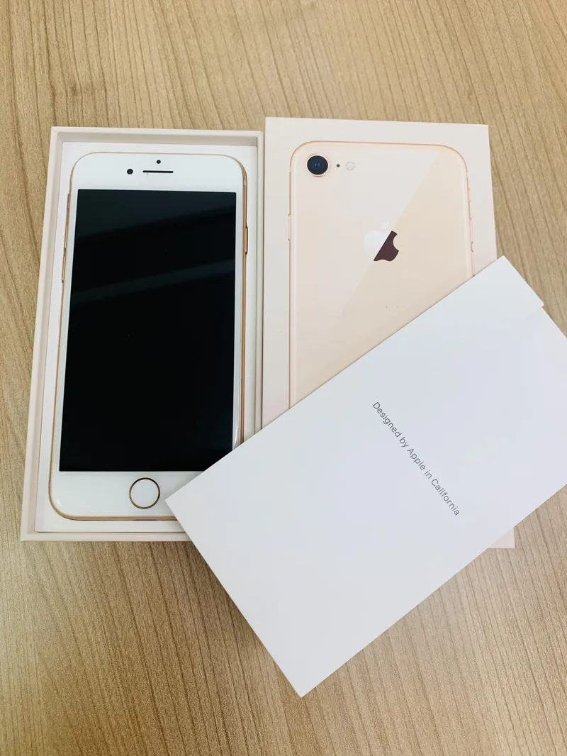 iPhone8 64GB docomo ロック解除済 中古美品 【所沢店】