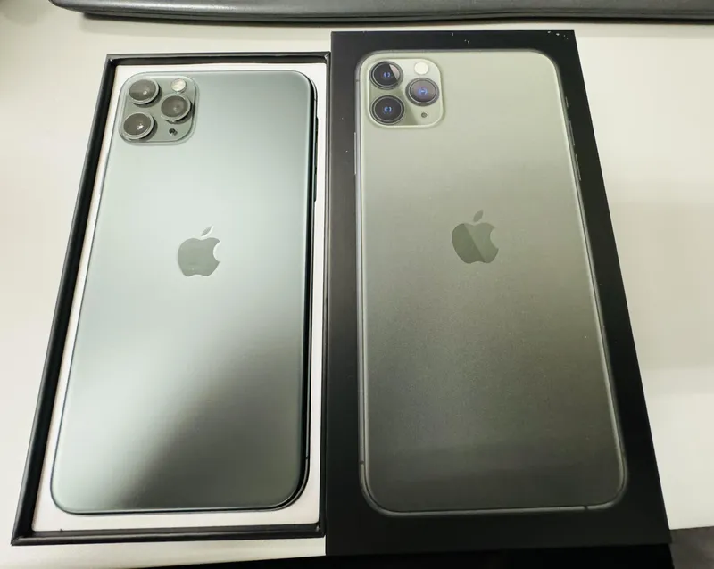 iPhone11ProMAX 256GB midnightgreen Softbank △ 中古美品 【所沢店】