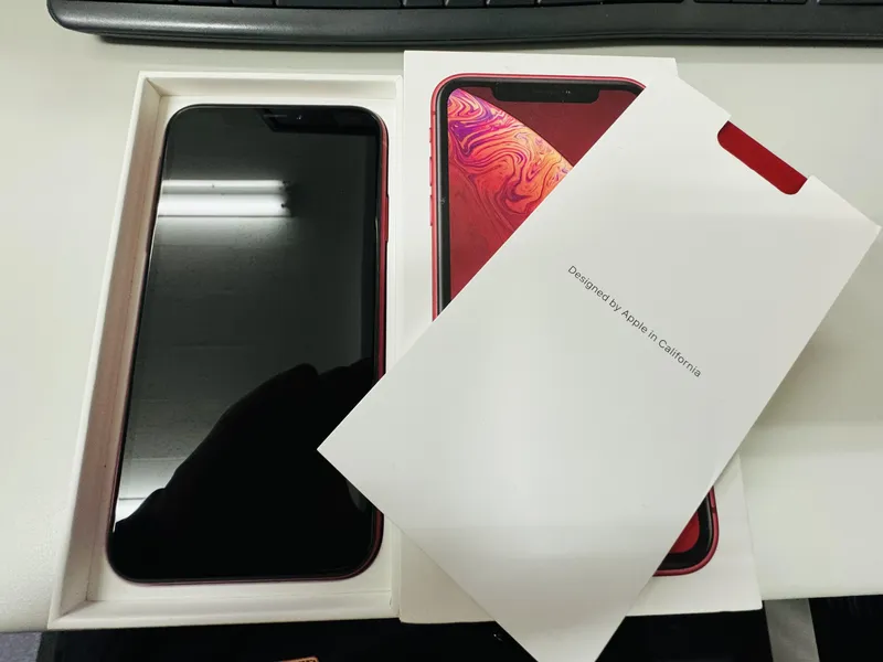 iPhoneXR 128GB au RED 中古美品 【所沢店】