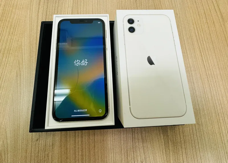 iPhone11 64GB docomo white 中古品 画面割れ 【所沢店】