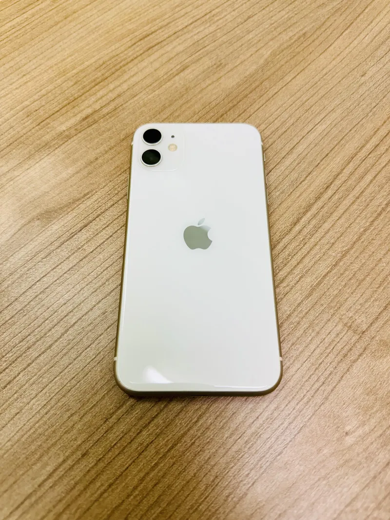 iPhone11 256GB white au 〇 SIMロック解除済 【所沢店】