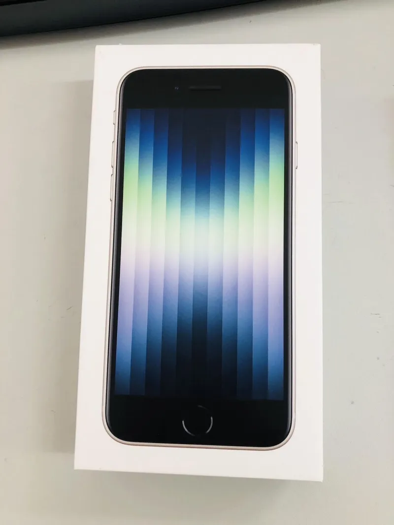 iPhoneSE3 64GB white au 中古品 【所沢店】