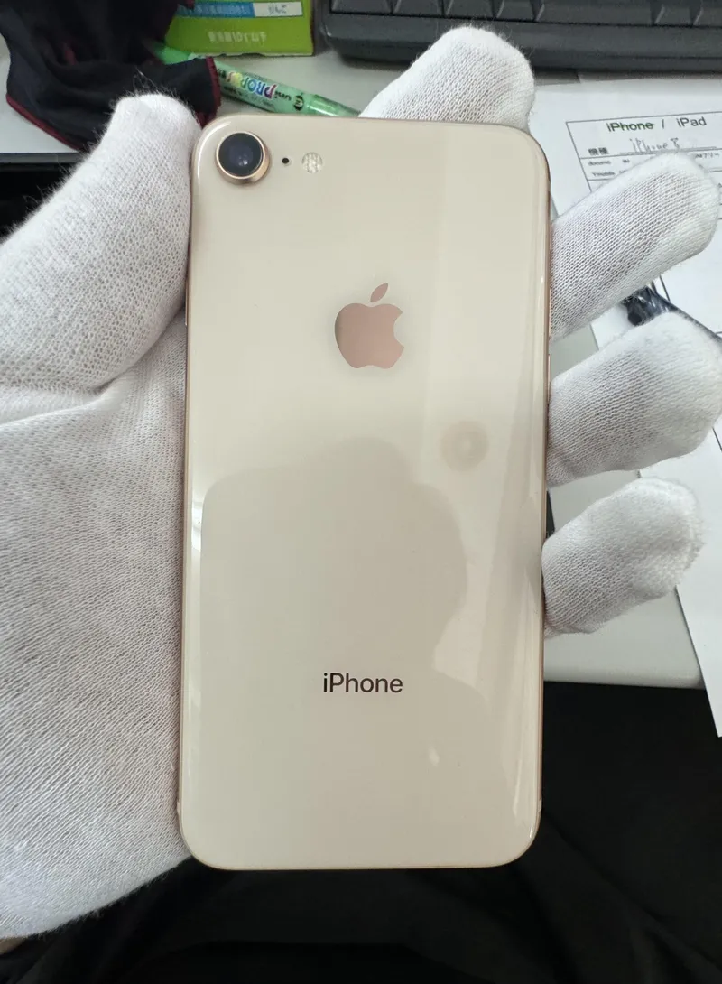 iPhone8 64GB gold Softbank 中古品 【所沢店】