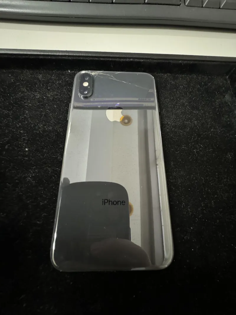 iPhoneX 256GB black docomo 故障品(フロントパネル液漏れ、背面上部ヒビ割れ、FaceID使用不可、バッテリー75％) 【所沢店】