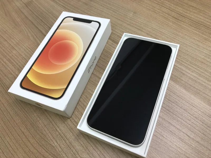 iPhone12 64GB white Softbank △ 中古美品 【所沢店】
