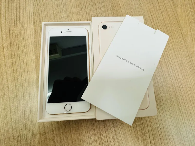 iPhone8 256GB gold AppleSIMfree 中古品 【所沢店】