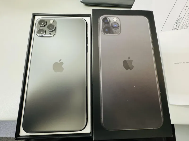 iPhone11ProMAX 256GB black au 中古品【所沢店】