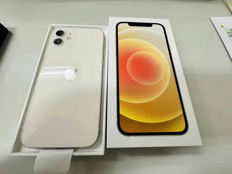 iPhone12 64GB white docomo 中古品 【所沢店】