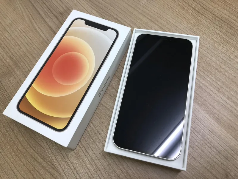 iPhone12 64GB white Softbank △ 中古美品 【所沢店】