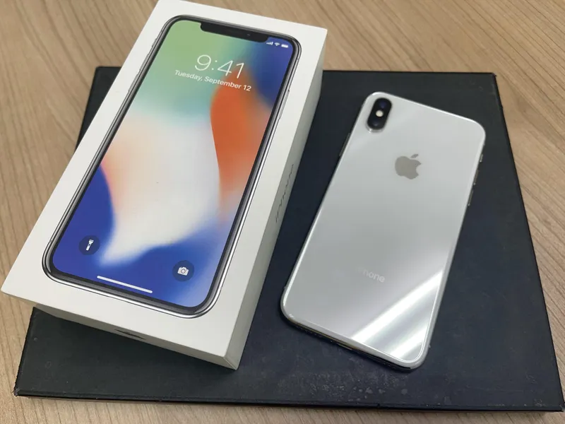 iPhoneX 256GB au 中古品 SIMロック解除済み 【所沢店】