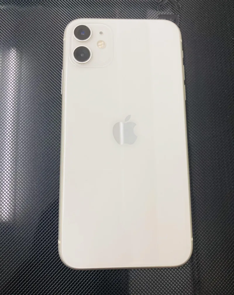 iPhone11 128GB au〇 中古品 液晶傷多数あり【所沢店】