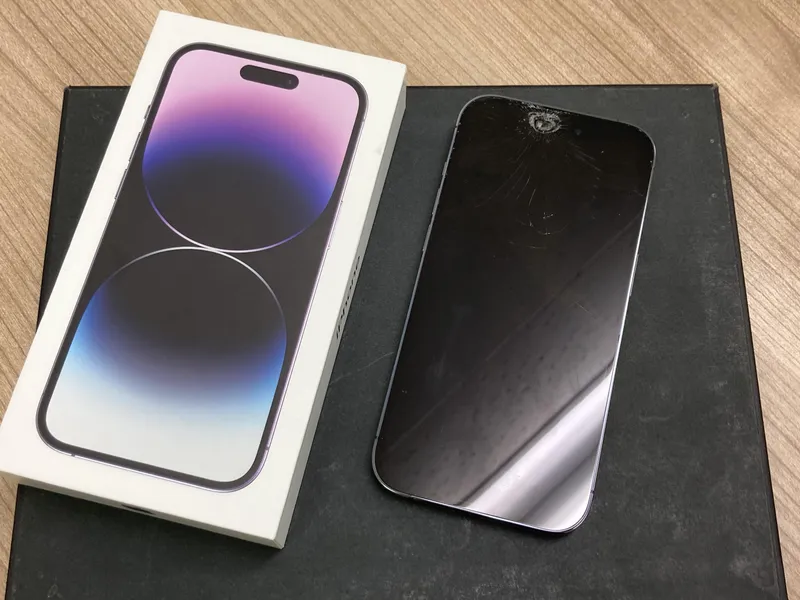 iPhone14Pro 256GB au△ 液晶画面割れ＆液晶漏れ 故障品 【所沢店】