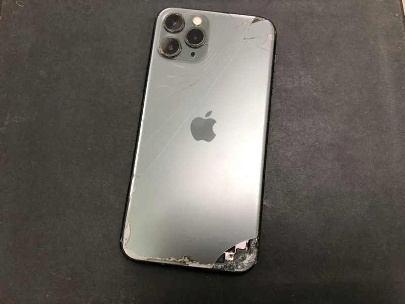 iPhone11Pro 256GB au SIMロック解除済み 中古品(背面ヒビ割れ)【所沢店】