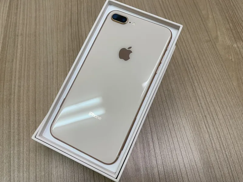 iPhone8plus/64GB au〇 中古品【所沢店】