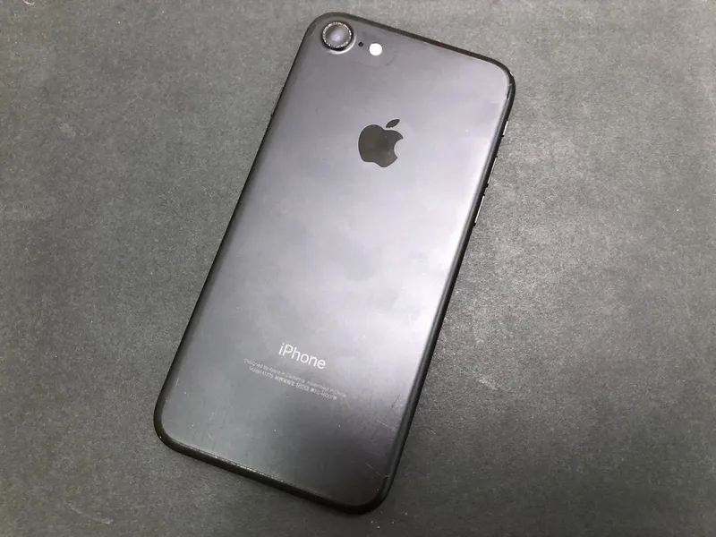 iPhone7 128GB au SIMロック解除済み 中古品(液晶割れ)【所沢店】