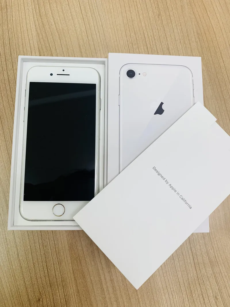 iPhone8 64GB docomo SIMロック解除済 中古美品 【所沢店】