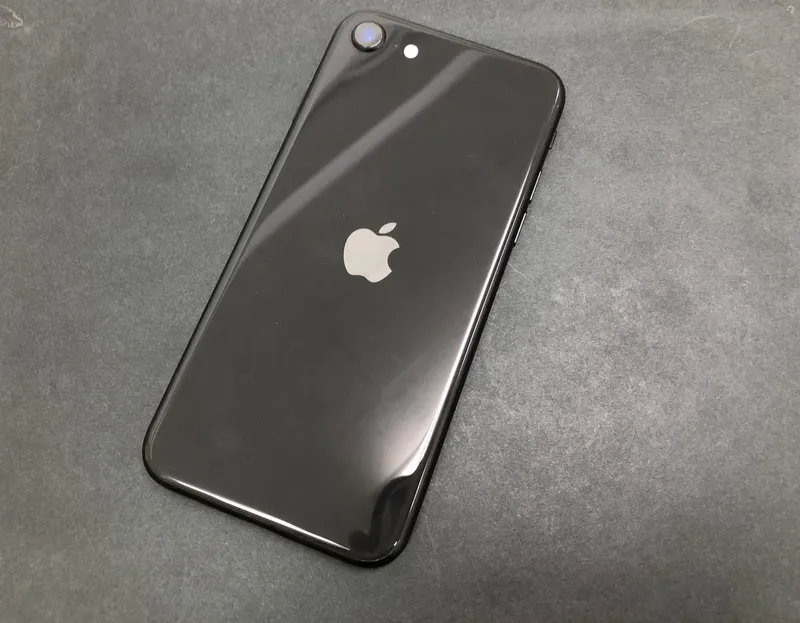 iPhoneSE2 64GB au △ 中古品【所沢店】