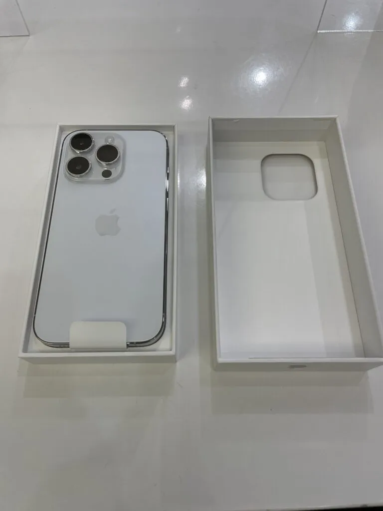 iPhoneと箱