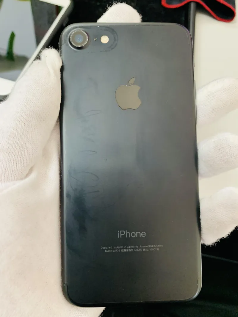 iPhone7 32GB au 中古品 使用感アリ 【所沢店】