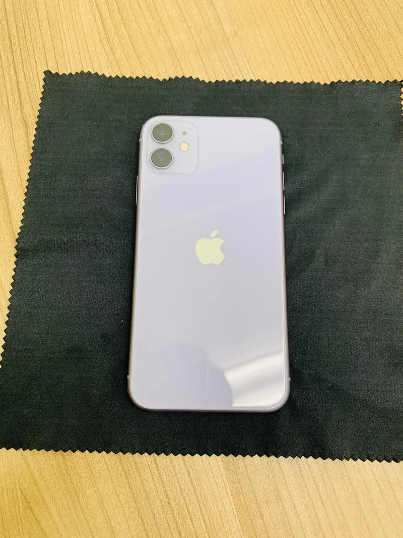 iPhone11 64GB au SIMロック解除済 画面下部割れ B90％ 【所沢店】