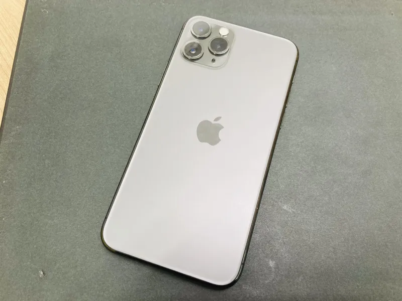iPhone11Pro 256GB SB 中古美品 SIMロック解除済み