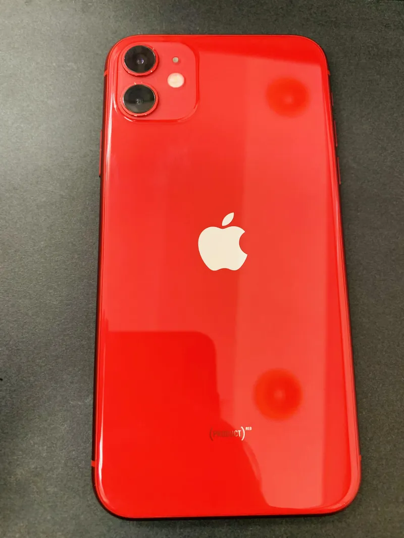 iPhone11 256GB docomo red 中古美品 カメラ内黒点アリ 〇