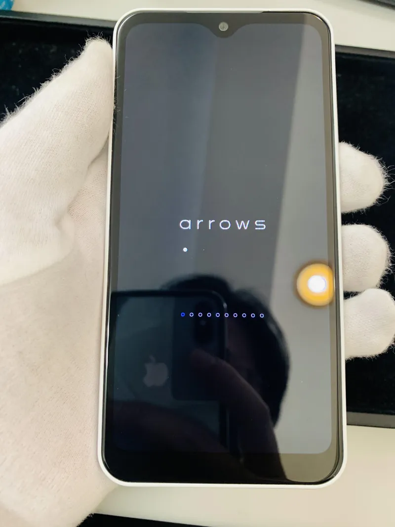 arrows we 64GB au 新品未使用 ネットワーク利用制限〇