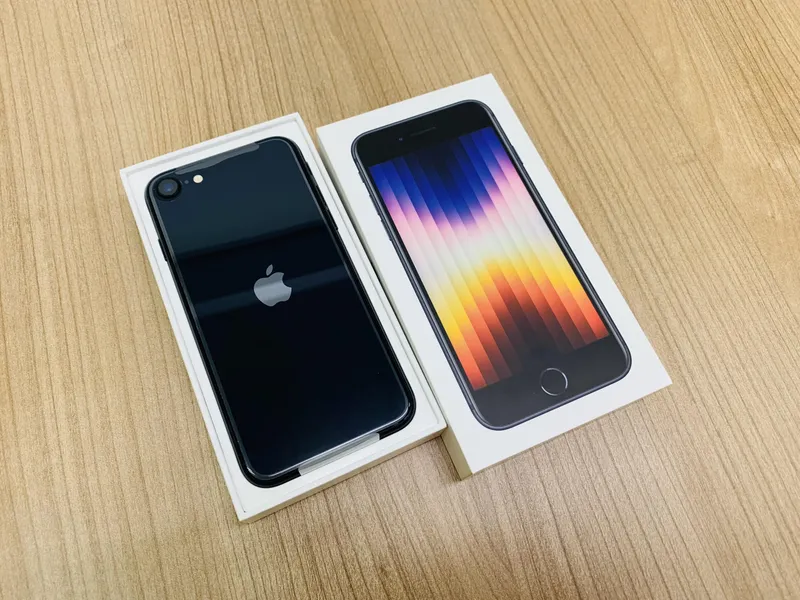 iPhoneSE3 64GB au 開封未使用品 ネットワーク利用制限△
