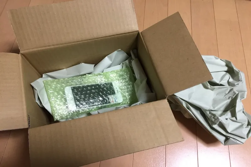 iPhoneと段ボール