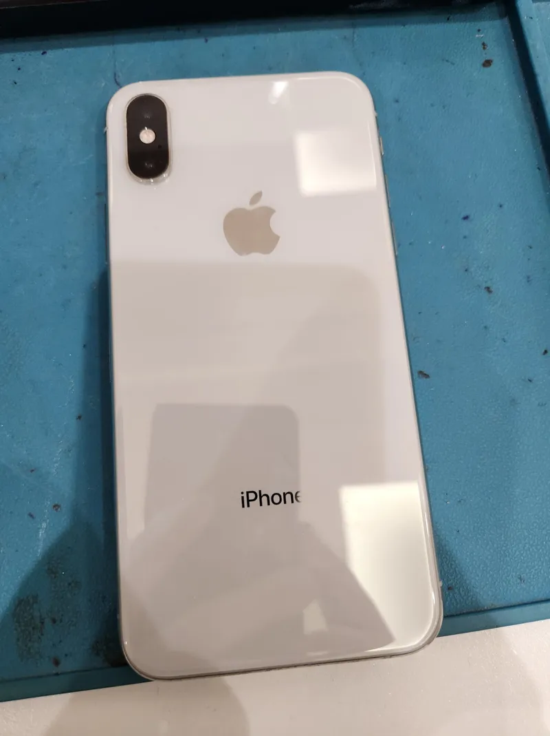 iPhone XS 64GB docomo○ SIMロック解除済み【イオンモール福岡店】