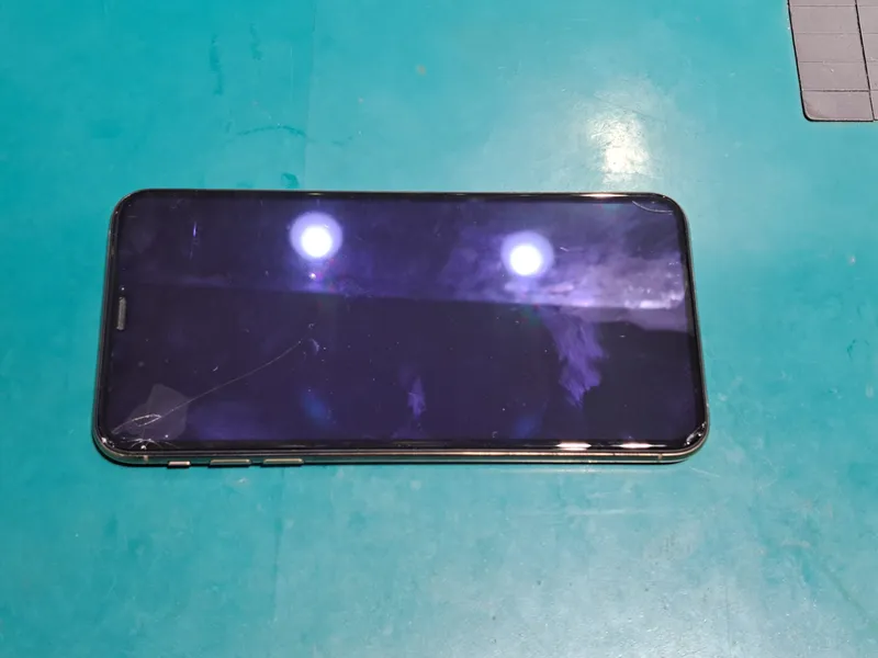 iPhoneXSMax 256GB au○ 画面割れ ジャンク品【イオンモール福岡店】