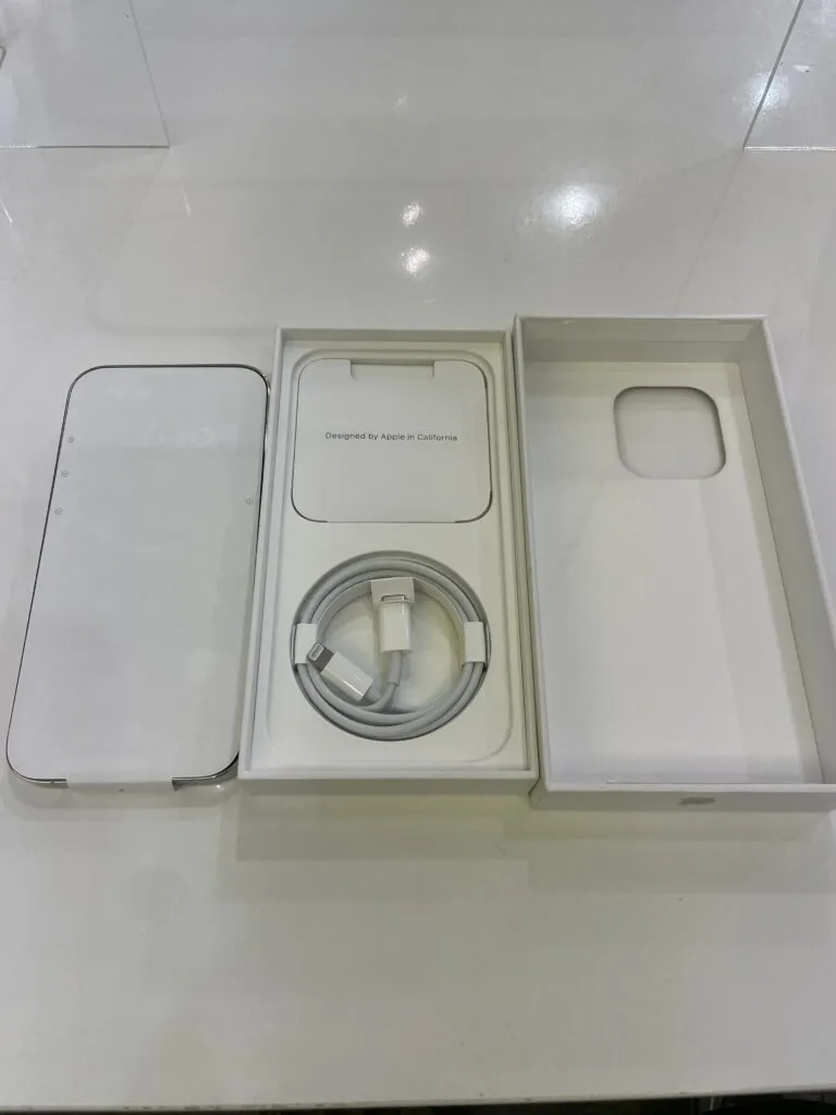 iPhone本体と付属品