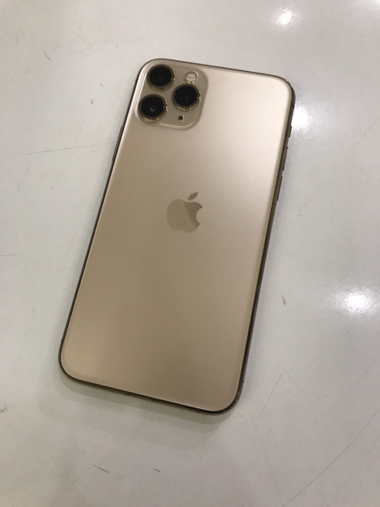 iphone iphone11pro 買取　新品　未開封　査定　買取　査定　川崎　スマホ　256GB　ブルー　グラファイト　パープル　シルバー　ホワイト　グリーン　　ゴールド　残債　分割　綺麗　減額　満足　iPhone修理工房　川崎日航店　日航ホテル　買取　買取クイック　docomo Softbank　KDDI　au　中古品　黒点　傷　カメラモード　写真　レンズ　サービス　バッテリー　劣化　美品　ケース跡　ジャンク品　背面割れ　液晶割れ　液晶不良　カメラレンズ割れ　黒点多数　