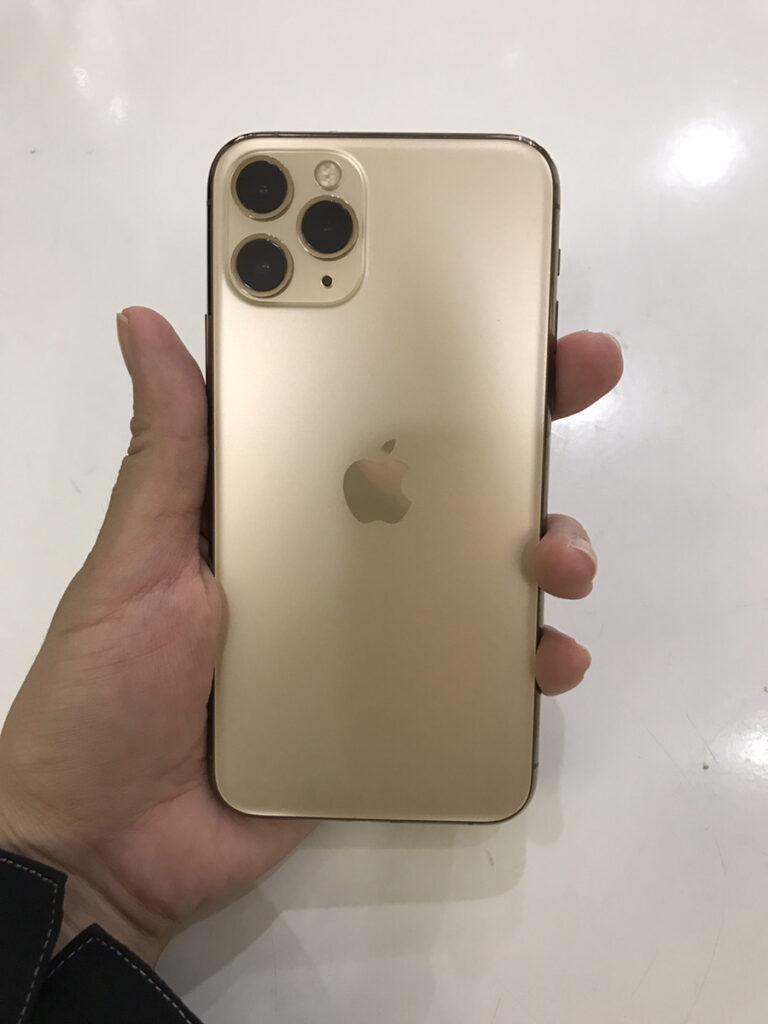 iphone iphone11pro 買取　新品　未開封　査定　買取　査定　川崎　スマホ　256GB　ブルー　グラファイト　パープル　シルバー　ホワイト　グリーン　　ゴールド　残債　分割　綺麗　減額　満足　iPhone修理工房　川崎日航店　日航ホテル　買取　買取クイック　docomo Softbank　KDDI　au　中古品　黒点　傷　カメラモード　写真　レンズ　サービス　バッテリー　劣化　美品　ケース跡　ジャンク品　背面割れ　液晶割れ　液晶不良　カメラレンズ割れ　黒点多数　