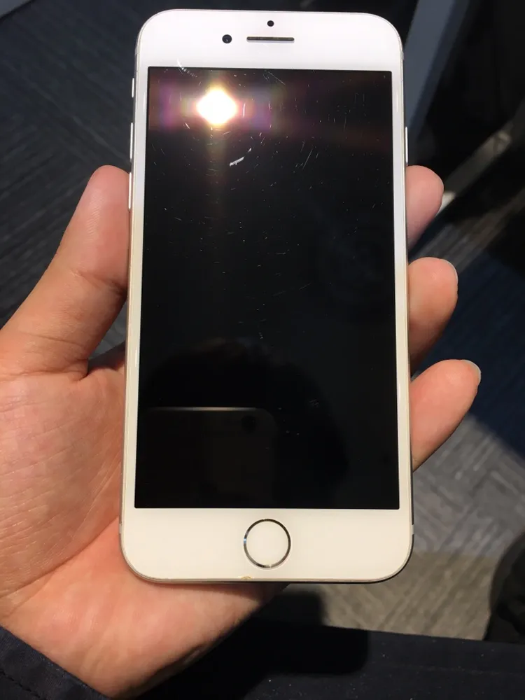 iPhone8 64GB シルバー Softbank○ 画面欠け ジャンク品【広島パルコ店】