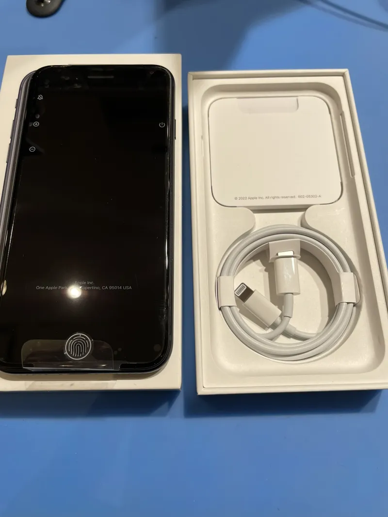 iPhoneSE(第三世代) 64GB Softbank〇 新品未使用品(なんばウォーク店)