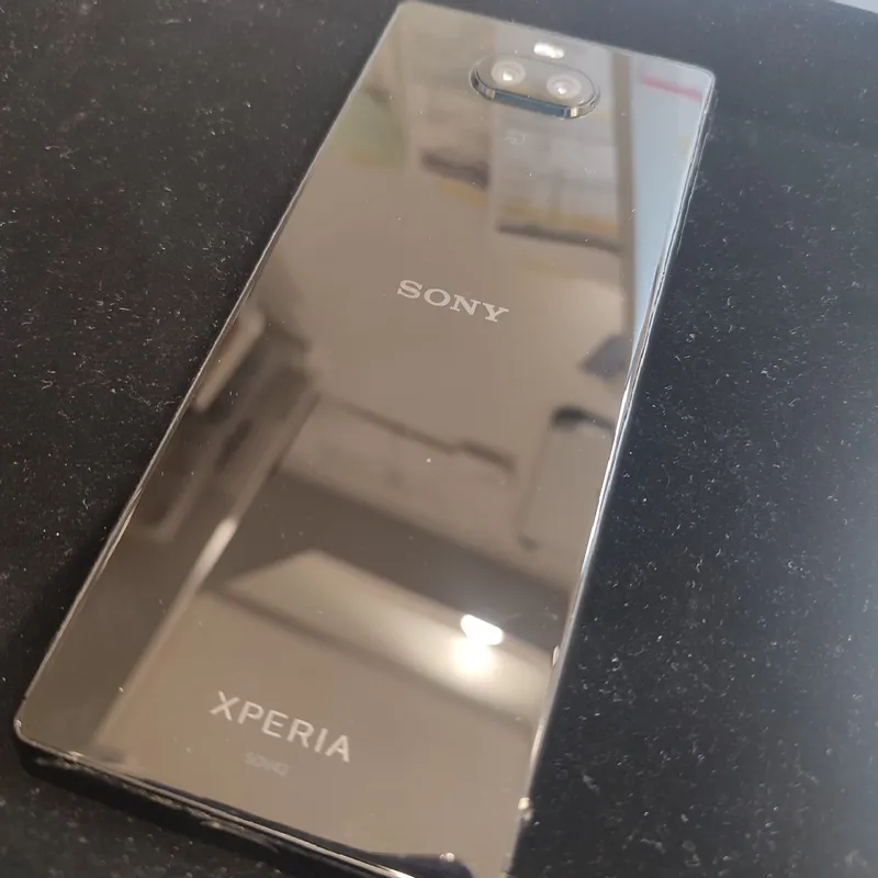 Xperia8 64GB au△ 中古 擦り傷凹凸あり(なんばウォーク店)