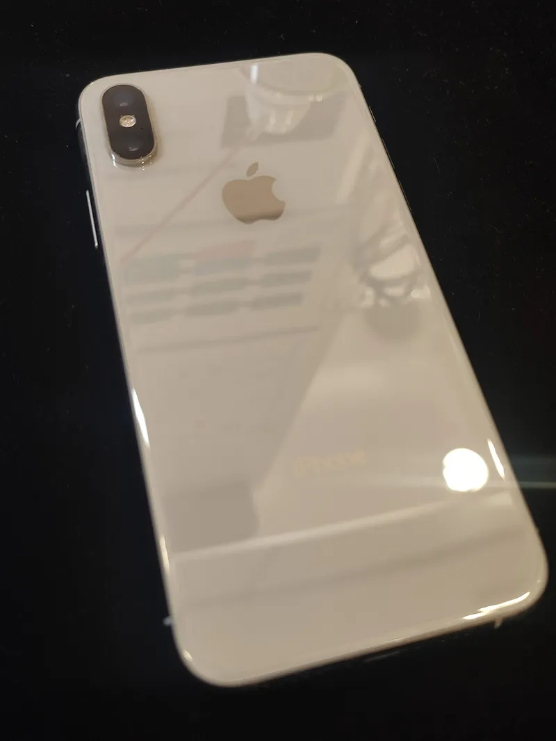 iPhoneXS シルバー 256GB docomo○【イオンモール福岡店】