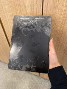画面が割れているiPad