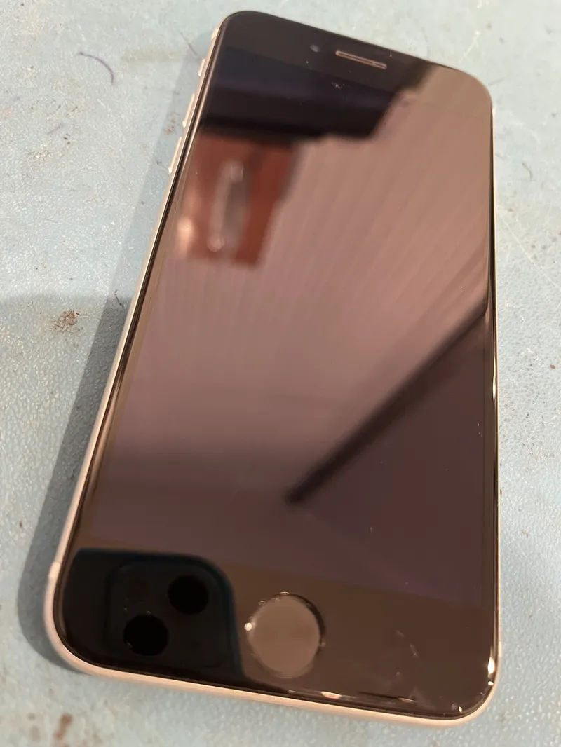 iPhoneSE2 64GB ホワイト Softbank○ 非正規修理品【なんばウォーク店】